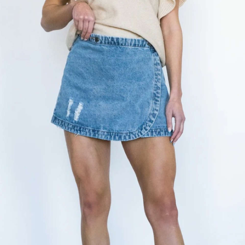 Denim skirt from Apricot Lane. Brand new with tags. Size small.